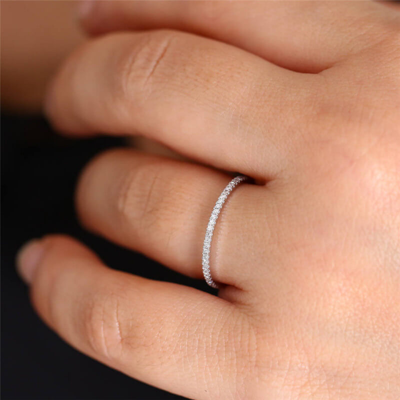 Diamond-Bordered Thin Ring