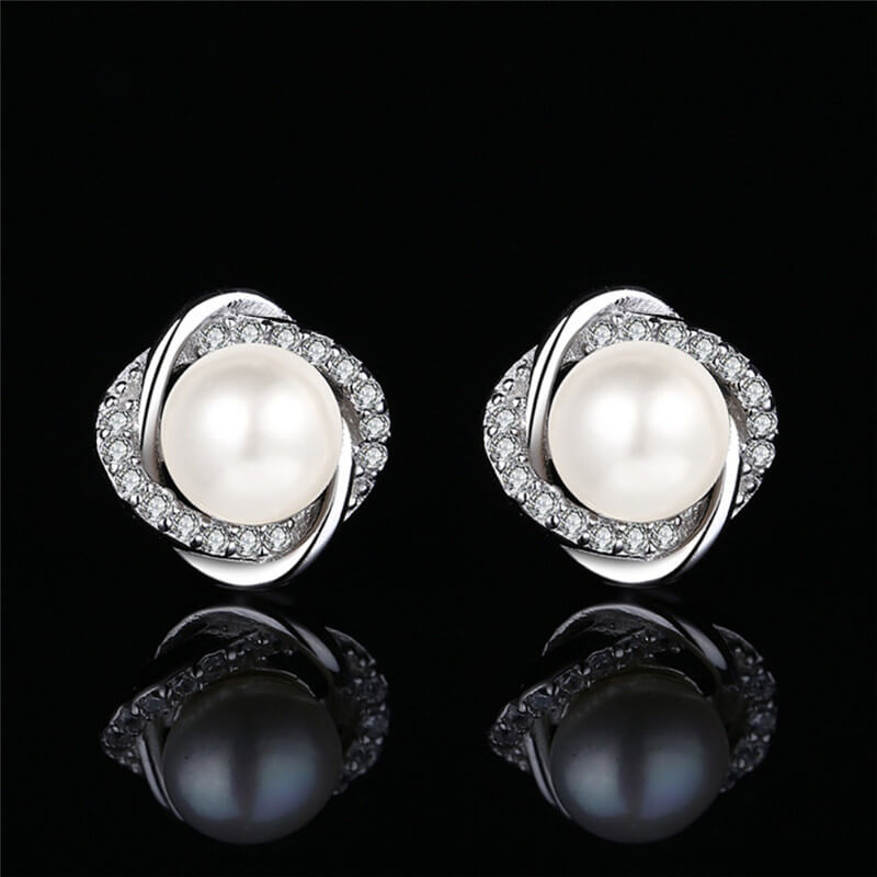 Lucky Clover Pearl Ear Studs