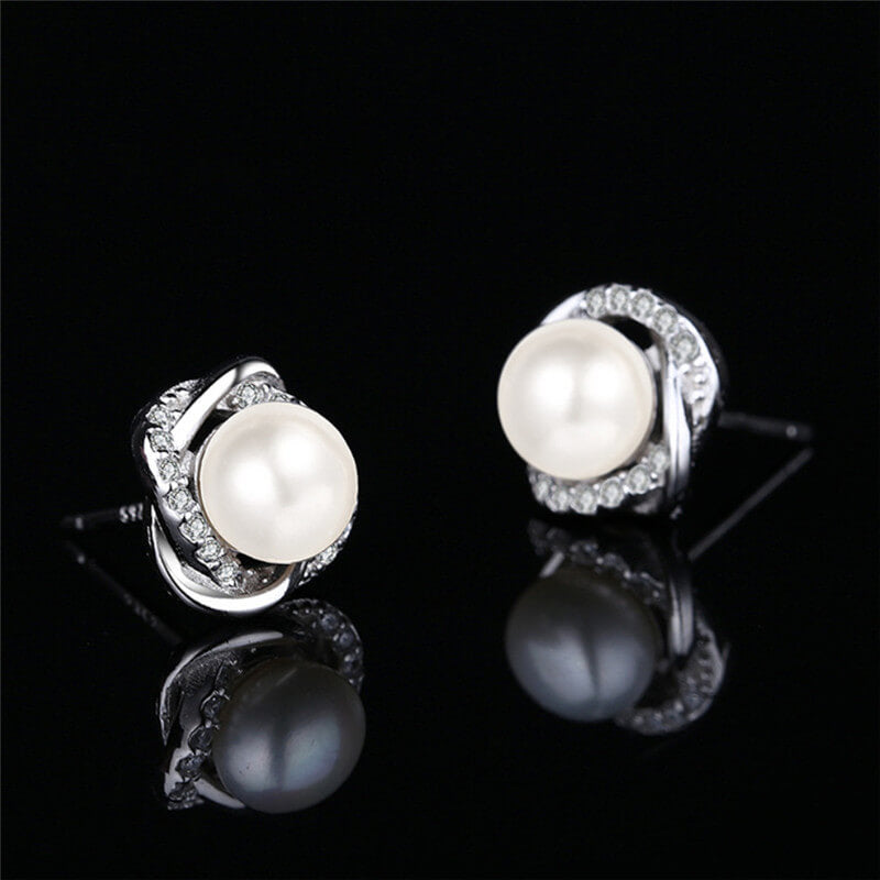 Lucky Clover Pearl Ear Studs